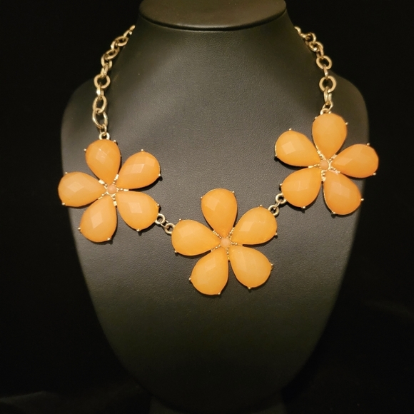 Jewelry - Estate Faceted Lucite Flower Necklace